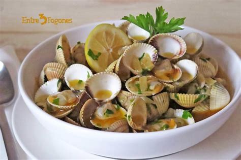 Cestillo de Thermomix con berberechos limpios listos para cocinar