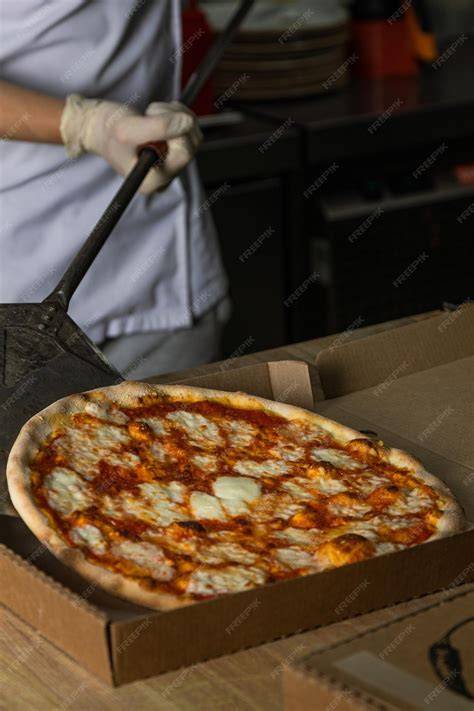 Rebanadas de pizza casera envueltas individualmente para congelar