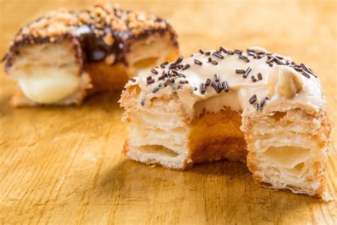 Ejemplos de pastelería híbrida como Cronut y Cruffin