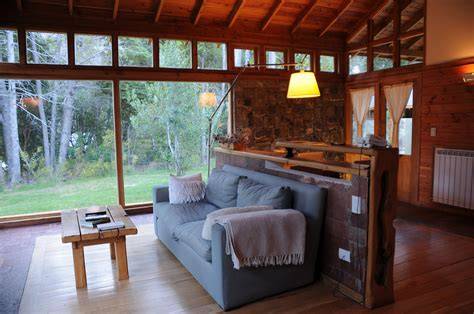 Interiores de las cabañas del Hostal Ecológico Loma Pan de Azúcar
