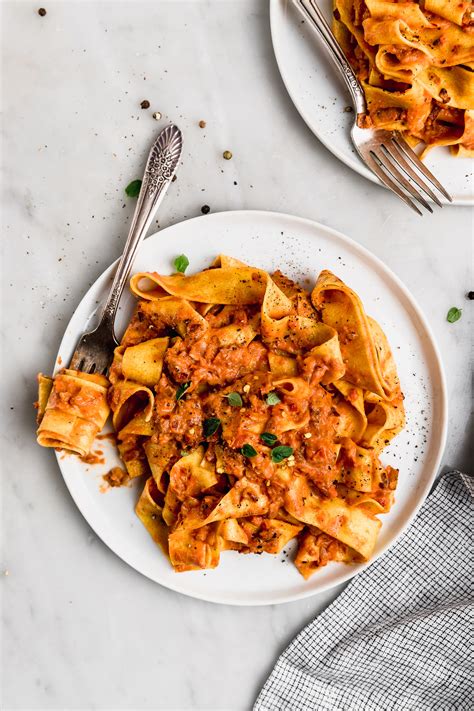 Pasta farfalle con panceta y col
