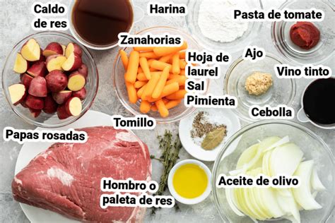 Ingredientes para el pino de carne: cebolla, carne, especias