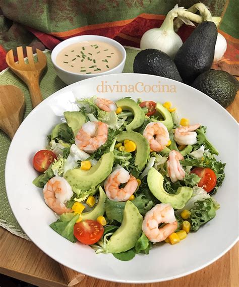 Ensalada de aguacate con langostinos y escarola