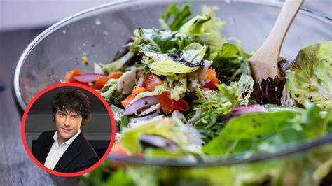 Orden correcto para aliñar una ensalada según Jordi Cruz