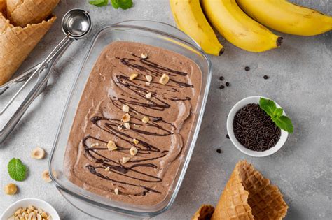 Helado casero de plátano y chocolate