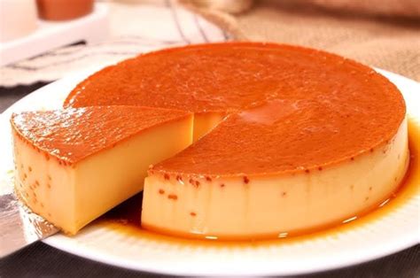 Flan casero en un cuenco