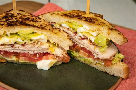 Sándwich club de pavo terminado