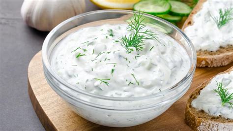 Ingredientes para una salsa de yogur fresca
