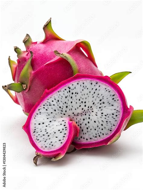Pitaya cortada mostrando su pulpa y semillas