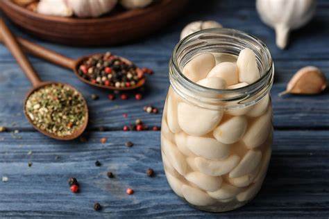 Frasco de ajos lactofermentados