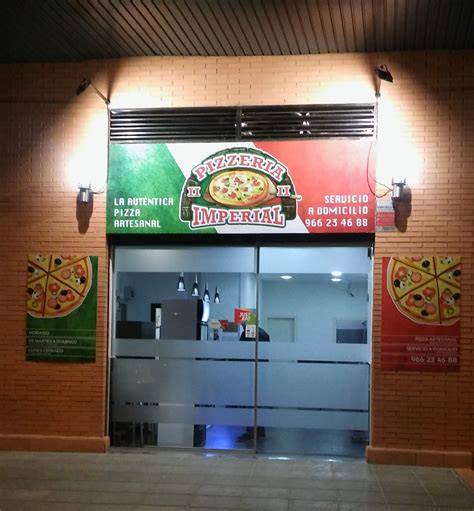 Fachada de Pizzeria Il Metro en Nueva Andalucía