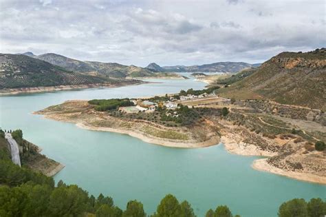 Vista panorámica del Pantano de Iznájar con el nuevo pantalán