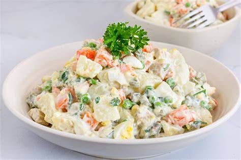 Ensalada de papa caribeña con huevos duros