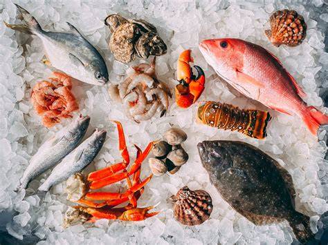 Pescados y mariscos cocidos para sushi