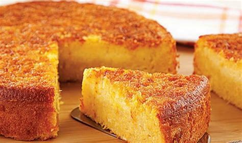 Torta de jojoto venezolana recién horneada