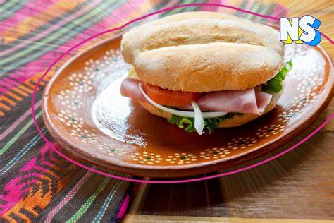 Plato de tortas mexicanas hechas con bolillo