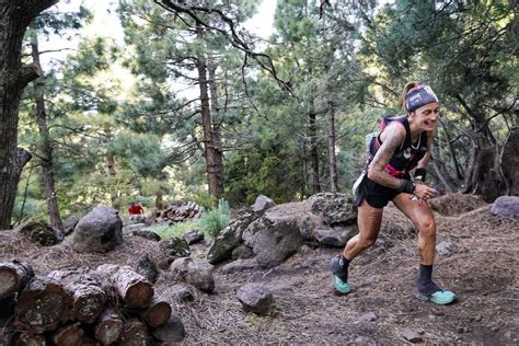 Azara García de los Salmones en una carrera de trail running