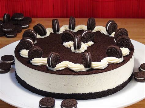 Pastel de vainilla con Oreo decorado
