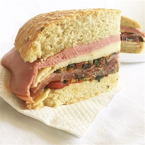 Sándwich Muffuletta clásico con todas sus capas