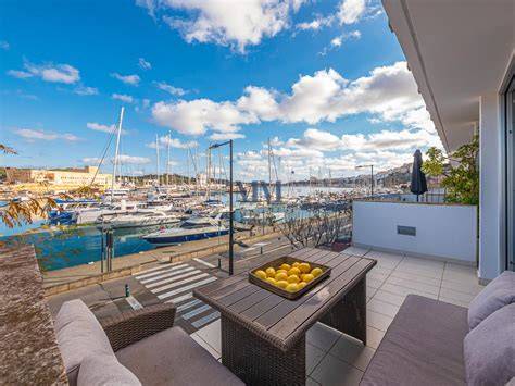 Terraza de El Pirata Ibiza Puerto con vistas al puerto