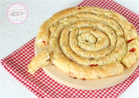 Tarta salada con pimientos en espiral