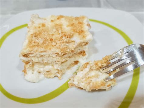 Detalle de la textura de las capas de galleta y dulce de leche