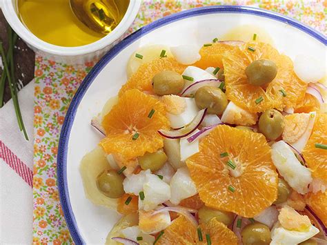 Plato de ensalada de naranja con gajos