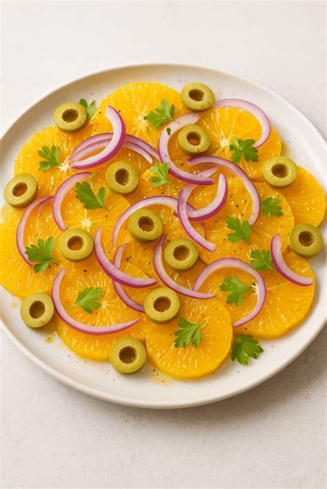 Ensalada de naranja con aceitunas verdes y cebolla morada