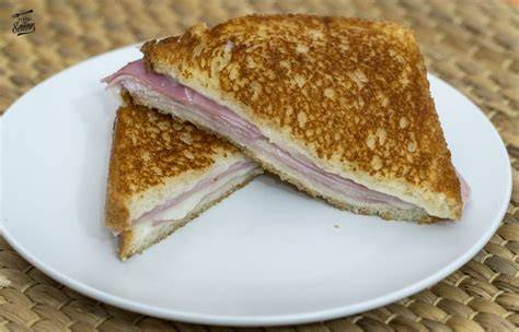 Sándwich mixto tradicional español