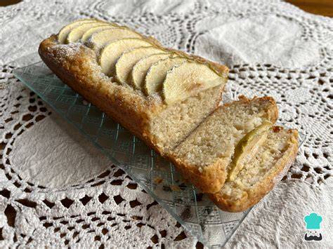 Bizcocho de manzana y canela con glaseado