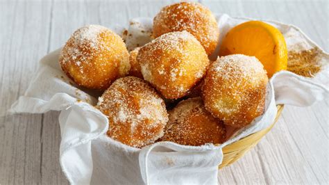 Buñuelos de naranja recién hechos
