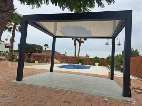 Panel sándwich blanco para pérgola