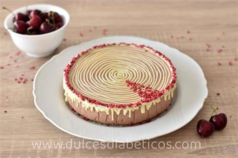 Tarta de cerezas en capas con mousse