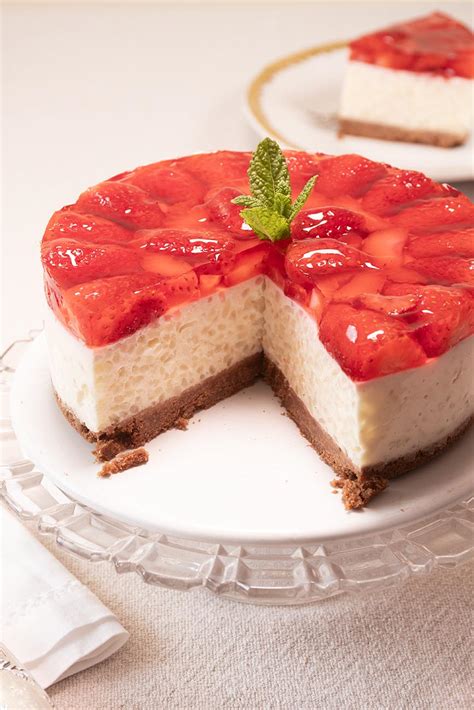 Tarta de arroz con leche con cobertura de fresas