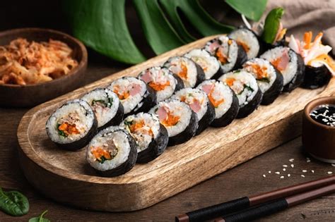 Plato de Gimbap variado
