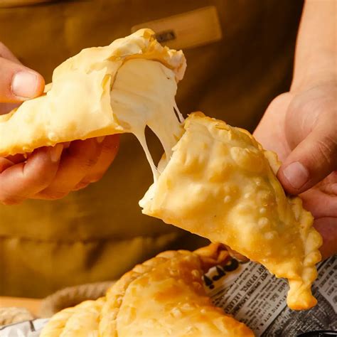 Empanadas de queso Oaxaca fritas