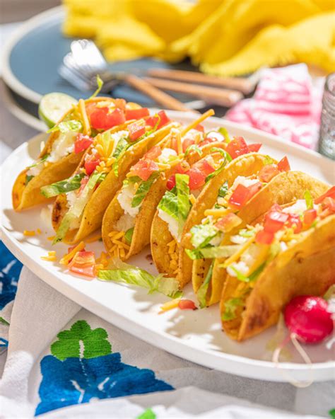 Tacos Dorados de Papa listos para servir