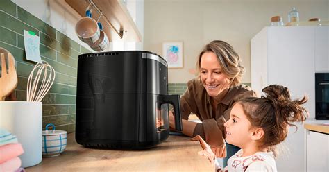 Freidora de aire de gran capacidad en una cocina