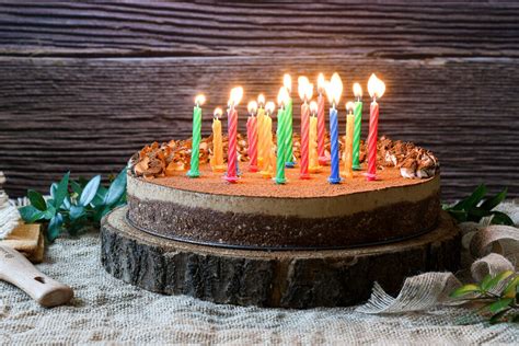 Rosalía con sus tartas de cumpleaños