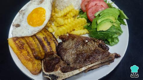 Churrasco a lo Pobre peruano con todos sus acompañamientos