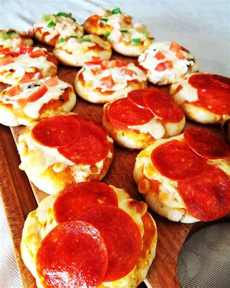 Pizzas artesanales recién salidas del horno