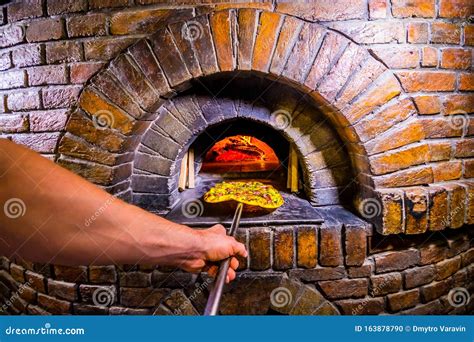 Pizzería en Tánger con horno de piedra