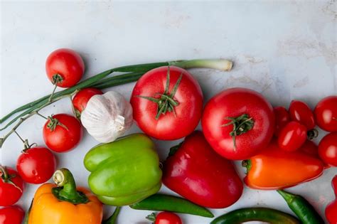 Pimientos, cebolla y tomates frescos