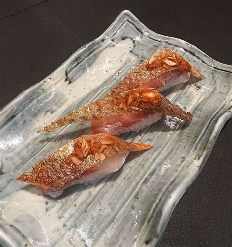 Nigiri de salmonete del Grupo Ricardo Sanz