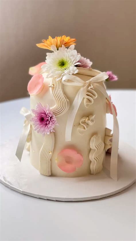 Pastel tallado en forma de domo