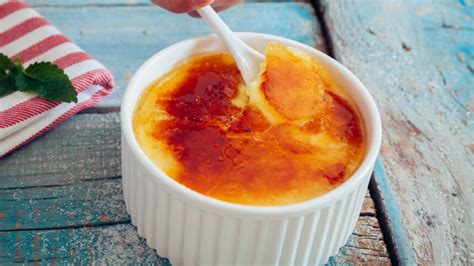 Crème brûlée con azúcar caramelizado