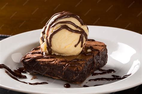 Brownie de chocolate con helado de vainilla