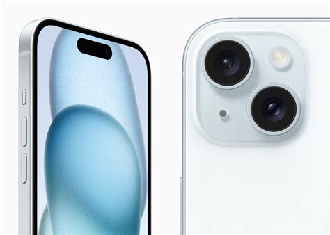 iPhone 15 azul pastel vista frontal y trasera