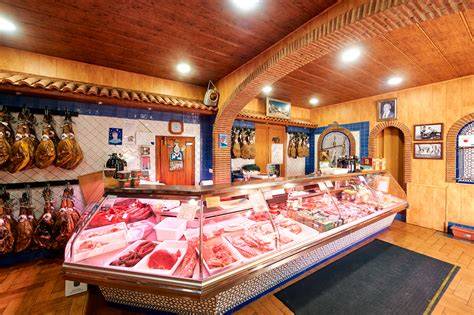 Tienda tradicional de embutidos en León