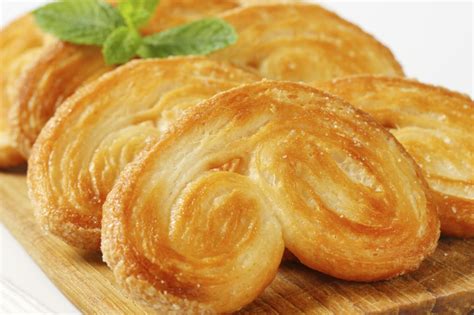 Palmeras de hojaldre con glaseado de yema
